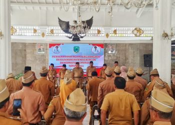 Enam Puluh Dua Kepala Desa Kabupaten Kuningan Menerima Piagam Penghargaan Desa Mandiri